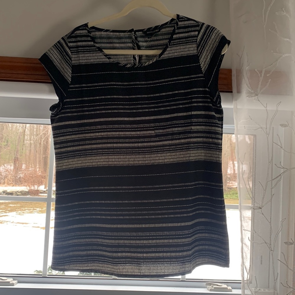 Banana Republic size S black and white shirtsleeve top. Tags on still!